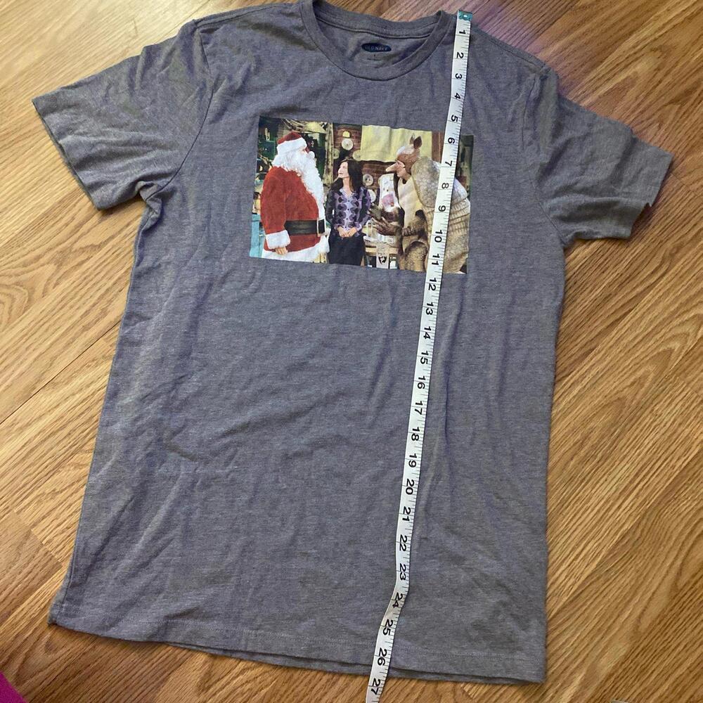 Friends Christmas T-Shirt Size Small - Picture 5 of 5